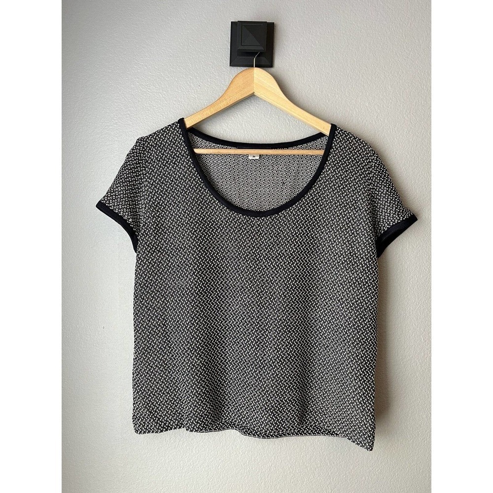 ST. JOHN Navy Blue/White KNIT Short Sleeve TOP scoop neck Sz Medium Rich Fabric!